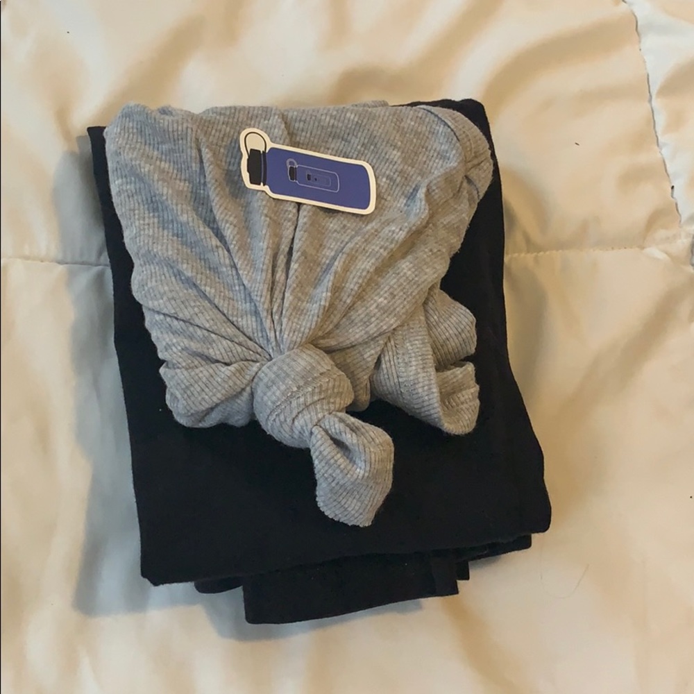 🤍📖grey crop top black legging combo 🖤